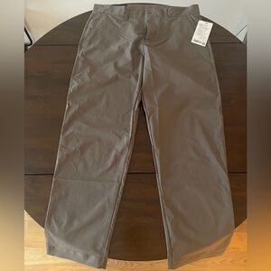 NWT- Lululemon Relaxed Tapered Twill Pant (Sz 36)